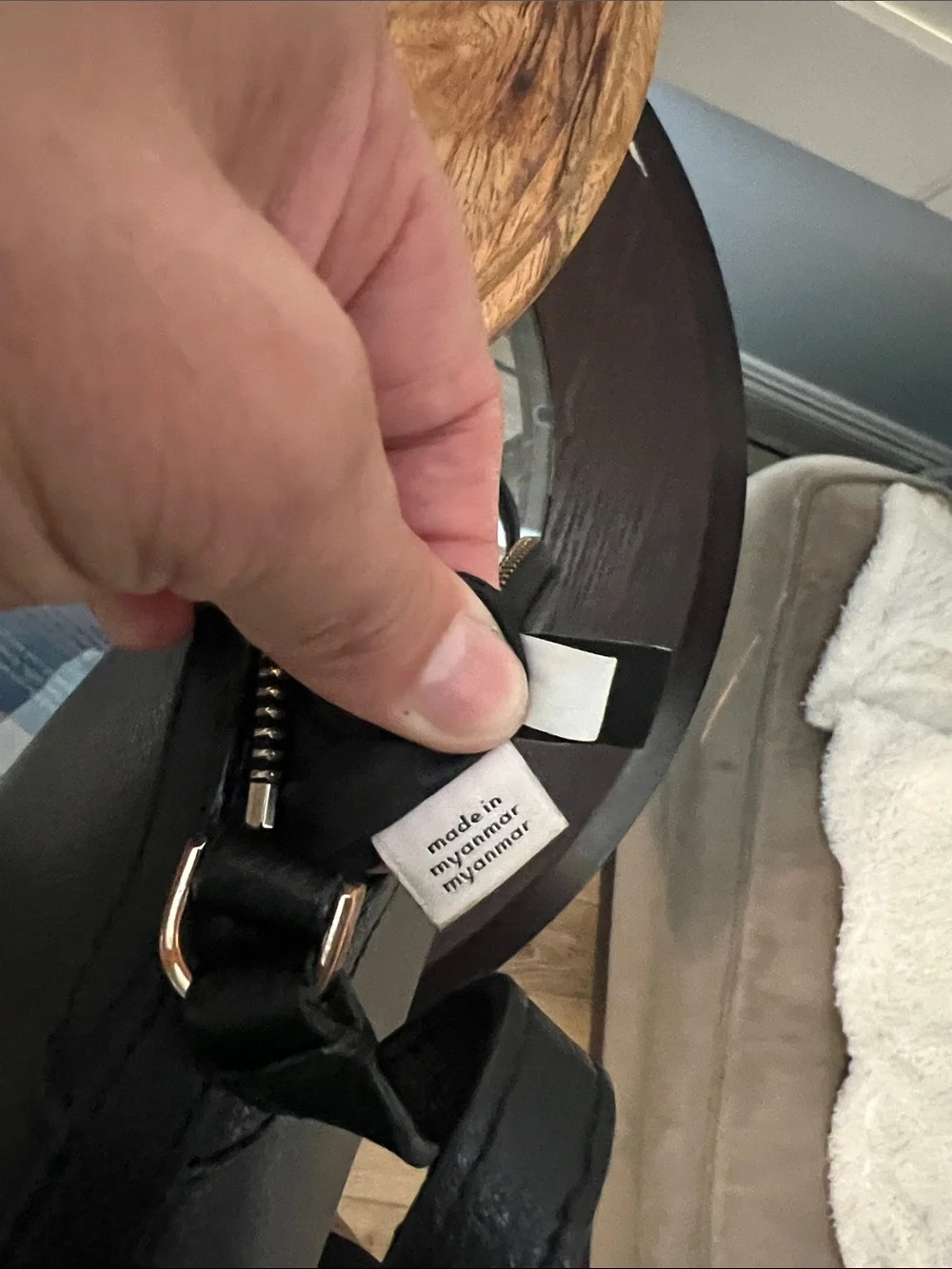 ♠️ Kate Spade, Black Pebbled Leather Dome Crossbody, EUC - Picture 9 of 10